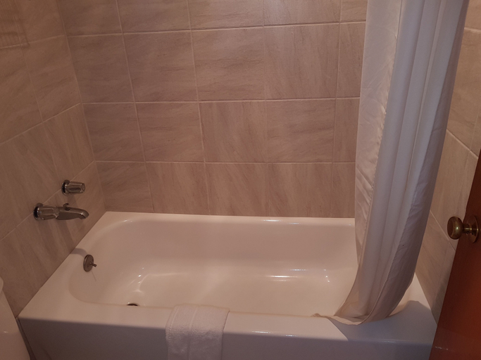Bathroom 5, Town House Motel Inc, Cowlitz