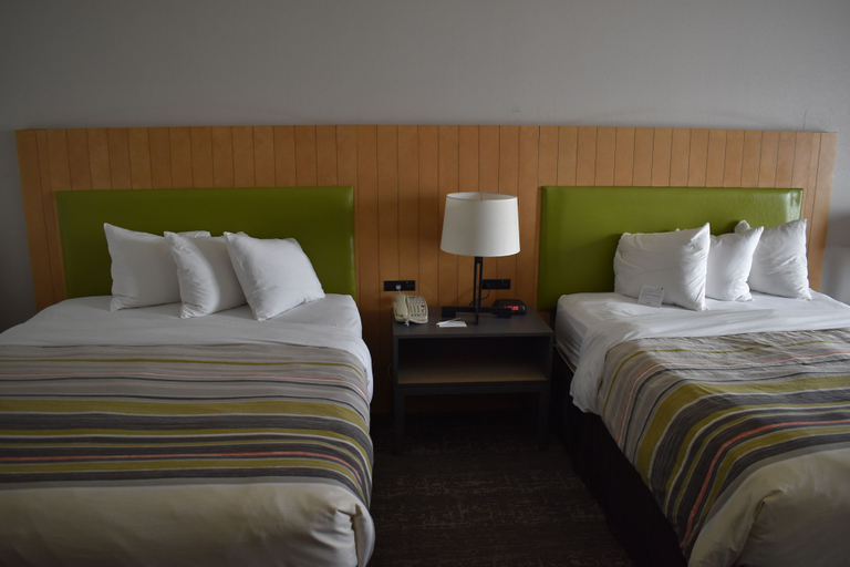Bedroom 4, Country Inn & Suites by Radisson, Hagerstown, MD, Washington