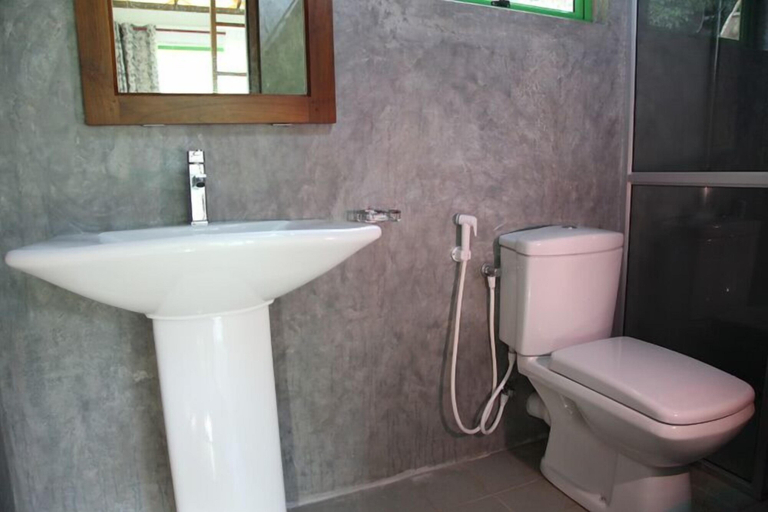 Bathroom 4, Sinharaja Forest Edge, Kotapola