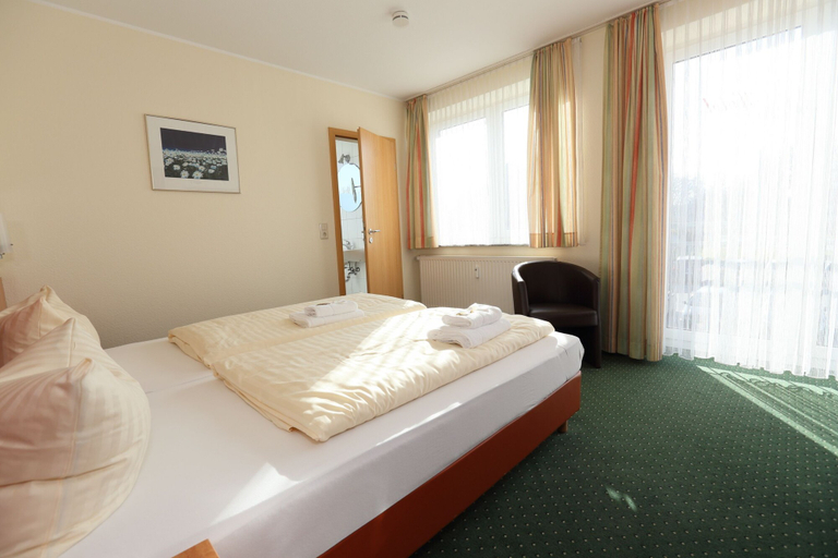 Bedroom 2, Café & Hotel am Holzhafen, Stade