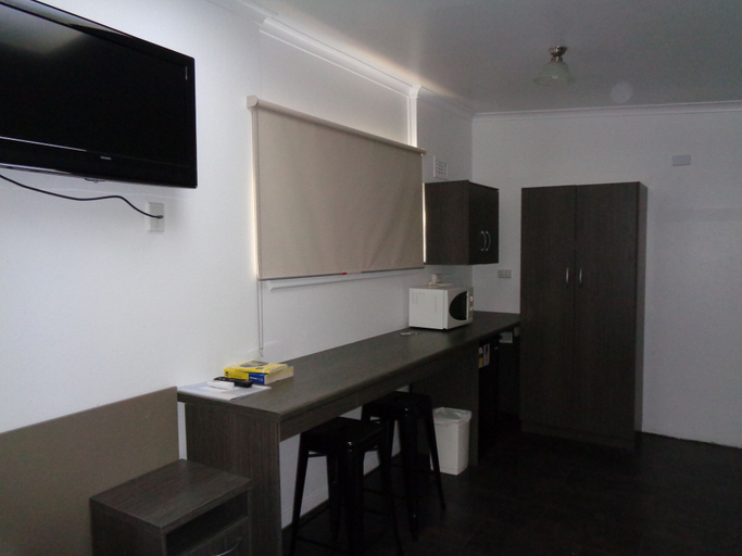 Others 5, Parkway Motel, Queanbeyan