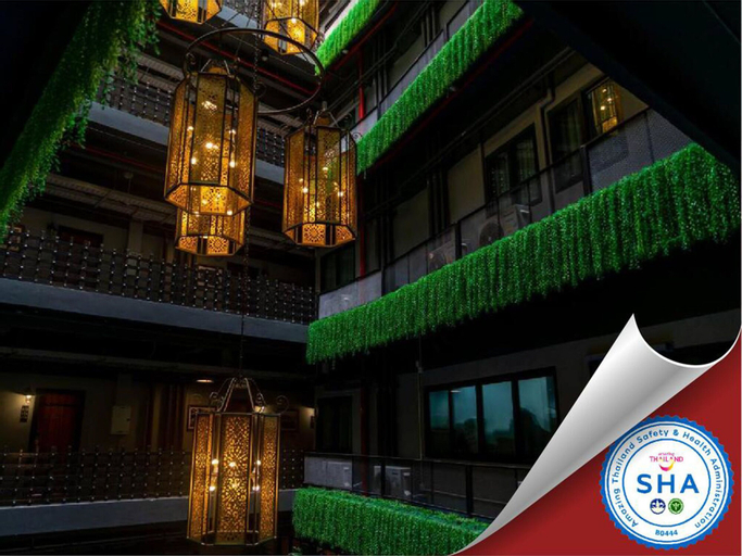 Exterior & Views 25