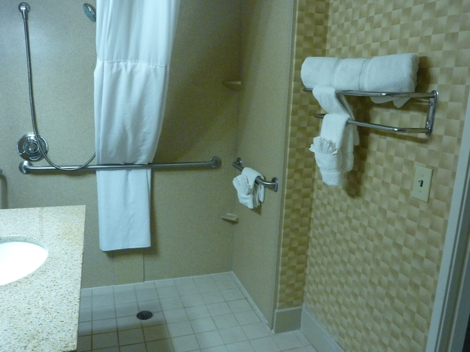 Bathroom 4, Wingate by Wyndham Erlanger / Florence / Cincinnati South, Kenton