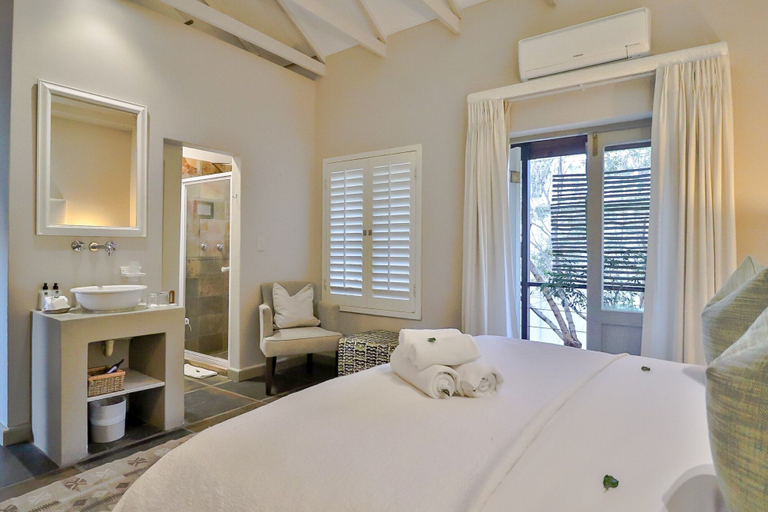 Bedroom 3, Hermanus Lodge on the Green, Overberg