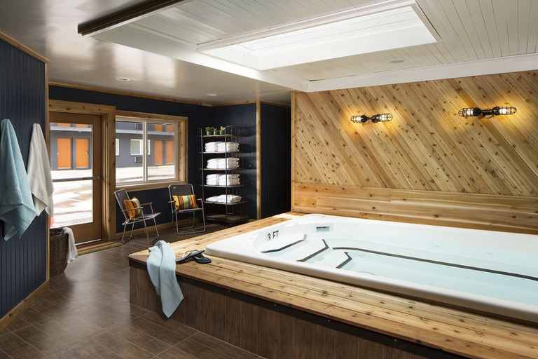 Bathroom 4, Basecamp Boulder, Boulder
