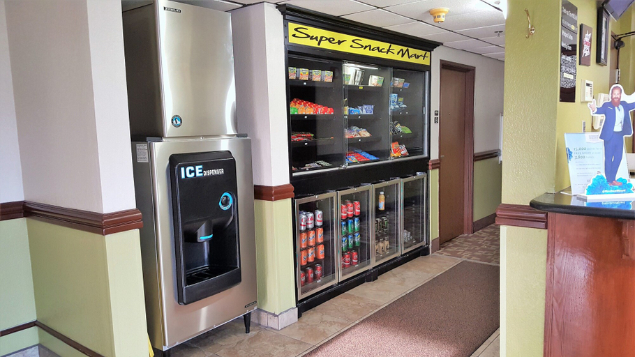Food & Drinks 5, Super 8 by Wyndham Harlingen TX, Cameron