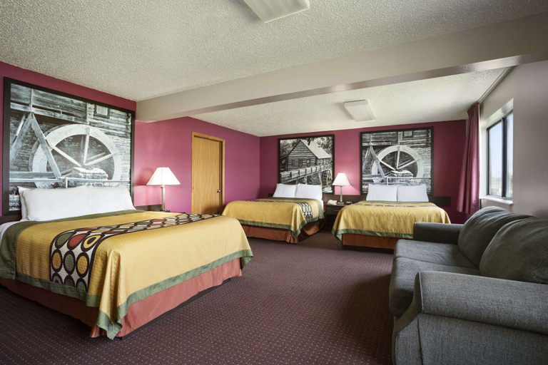 Bedroom 2, Super 8 by Wyndham Cameron, De Kalb