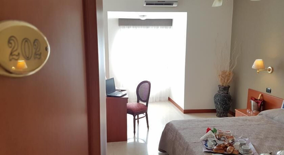 Bedroom 2, Hotel Joy, Caserta
