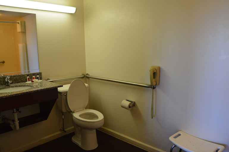 Bathroom 4, Super 8 by Wyndham Monticello, Jefferson
