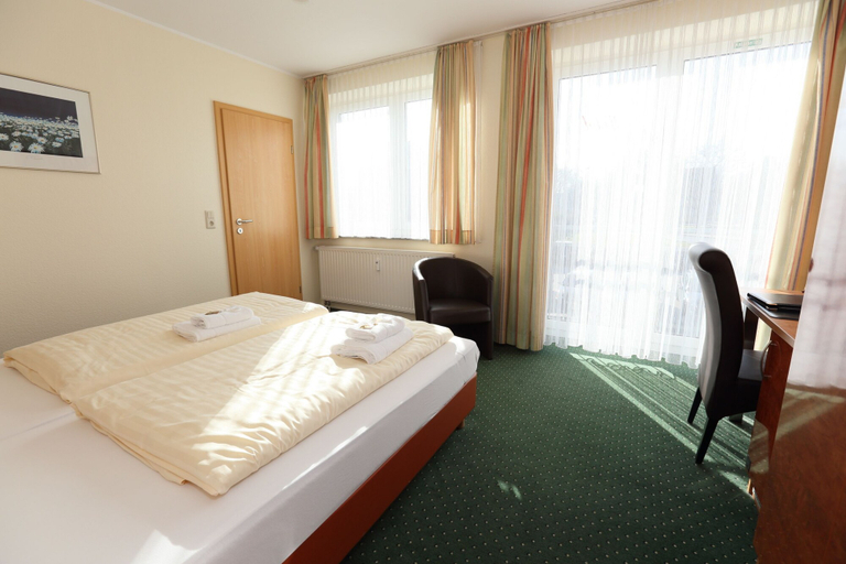 Bedroom 4, Café & Hotel am Holzhafen, Stade