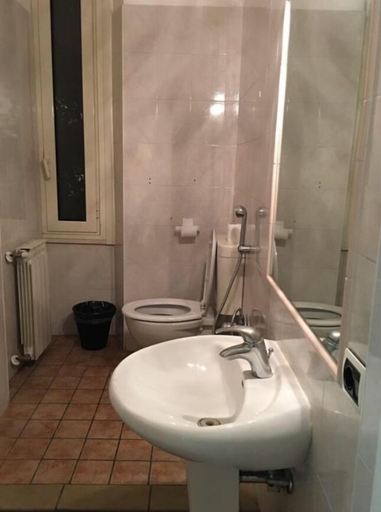 Bathroom 4, Zidan Guest House, Rome