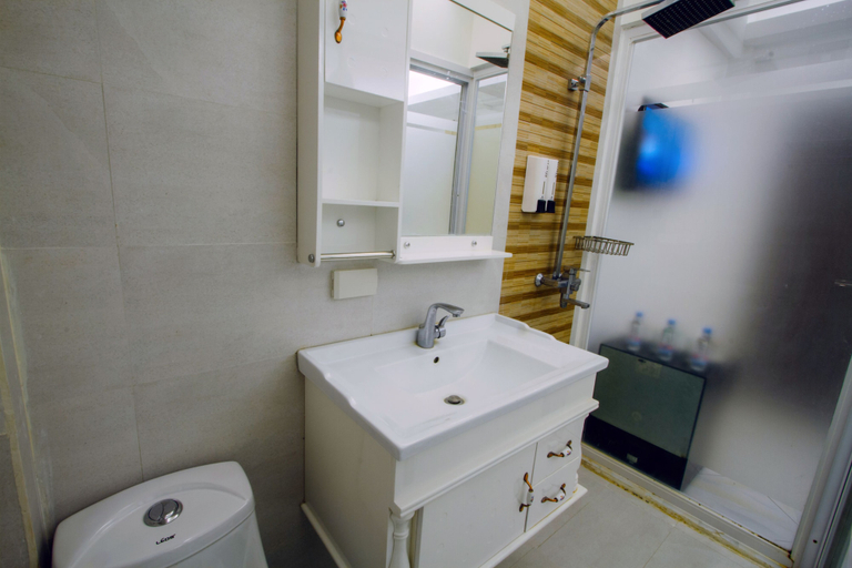 Bathroom 4, JJ Midcity Inn, Tabaco City