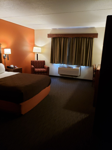 Bedroom 4, AmericInn by Wyndham Iron River, Iron