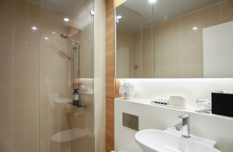 Bathroom 5, One Global Resorts Parramatta, Sydney