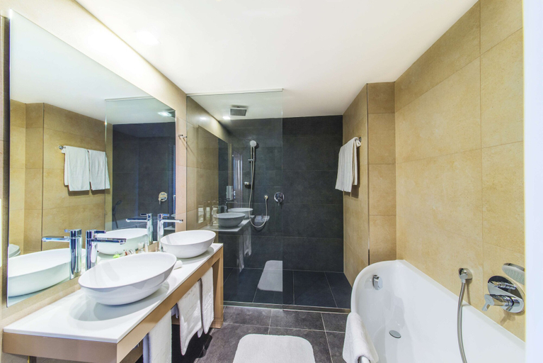 Bathroom 5, NH Bratislava Gate One, Bratislava II