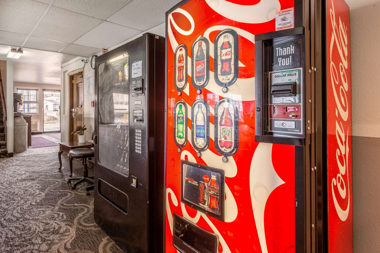 Food & Drinks 5, Americas Best Value Inn Burns, Harney