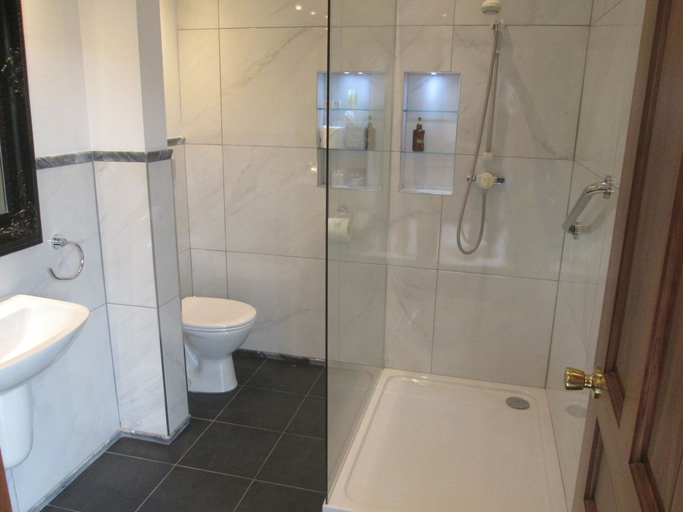 Bathroom 4, Kilbree House