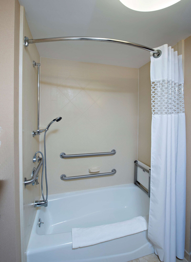 Bathroom 4, Hampton Inn Bennington, Bennington