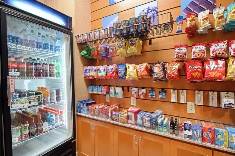 Food & Drinks 5, Hampton Inn & Suites Bremerton, Kitsap