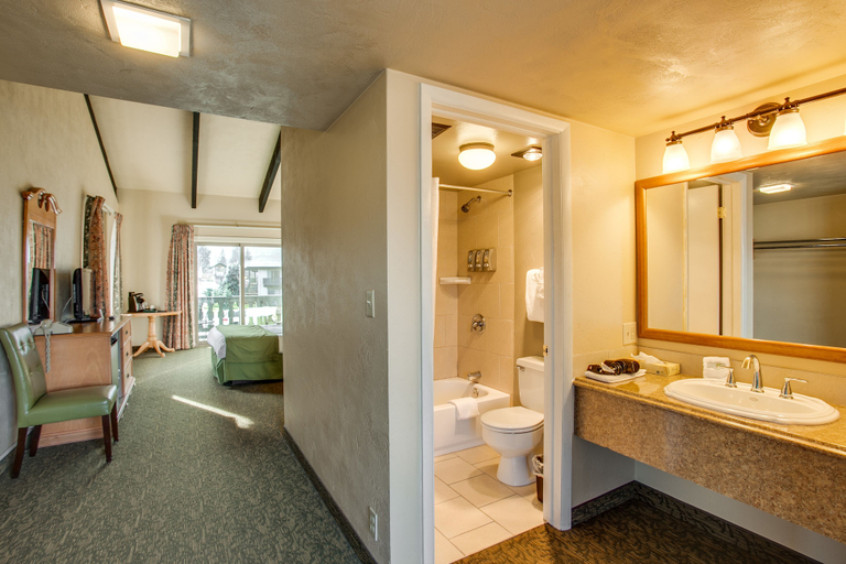 Bathroom 4, Der Ritterhof Inn, Chelan