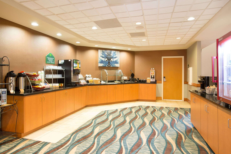 Food & Drinks 4, Wingate by Wyndham Raleigh South / Garner, Wake