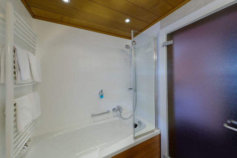 Bathroom 3, Hotel Alte Post, Garmisch-Partenkirchen