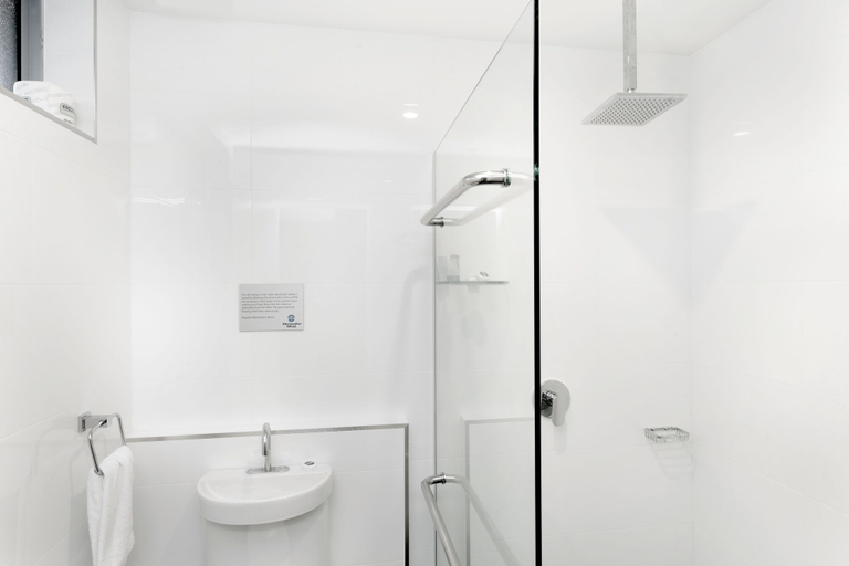 Bathroom 5, Merewether Motel, Newcastle - Inner City
