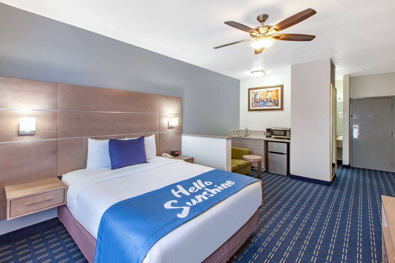 Bedroom 4, Days Inn & Suites by Wyndham Webster NASA-ClearLake-Houston, Houston