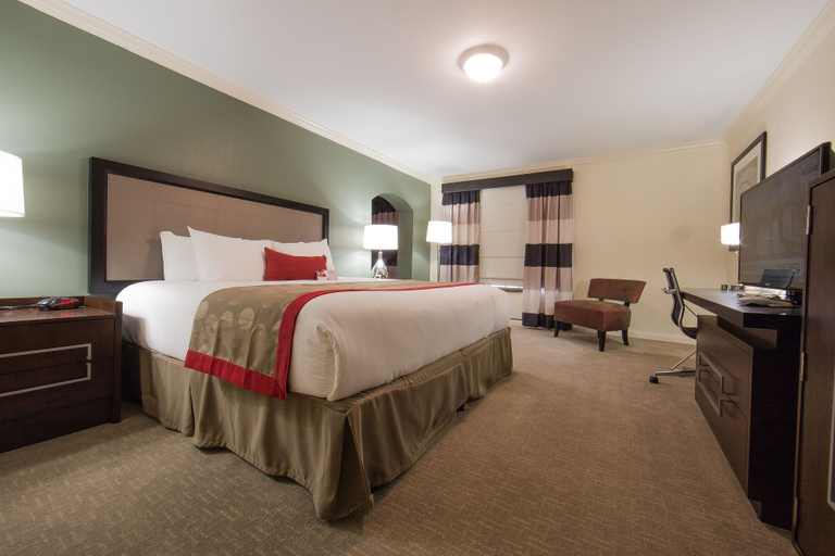 Bedroom 4, Ramada by Wyndham Houston Intercontinental Airport East, Houston