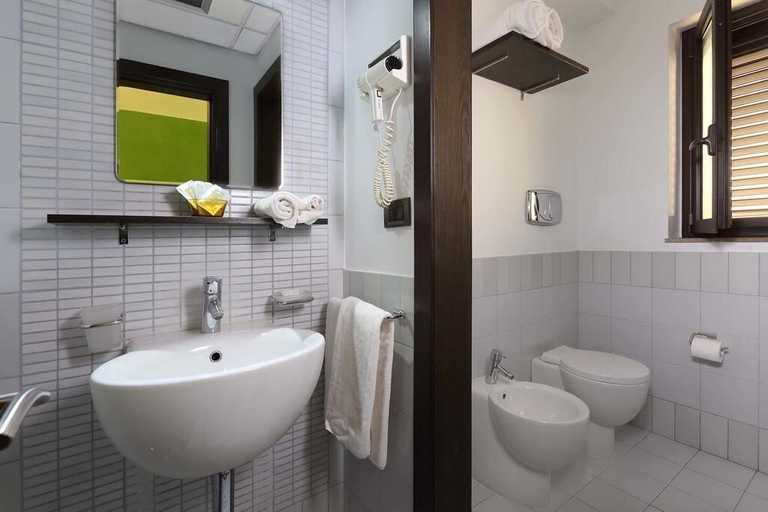 Bathroom 5, Hotel San Giovanni, Messina