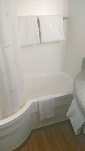 Bathroom 5, Novotel Narbonne Sud, Aude
