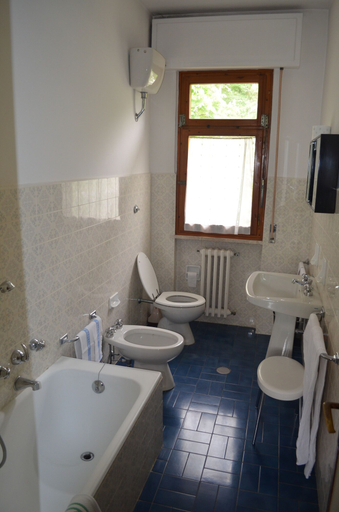 Bathroom 4, Albergo Padellino, Florence