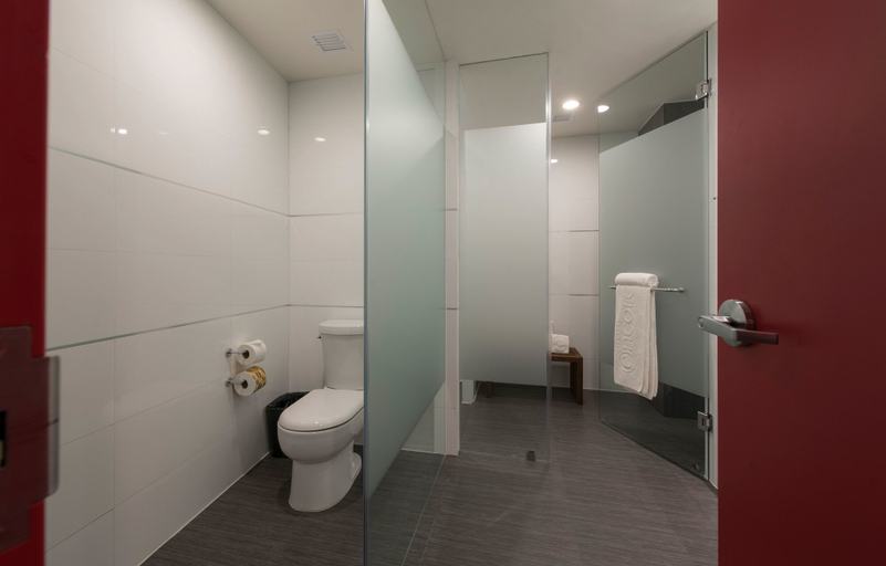 Bathroom 5, Ramada Encore by Wyndham Puebla, Juan C. Bonilla
