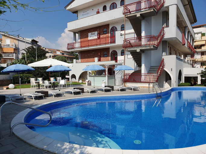 Exterior & Views 2, Hotel Alexander, Messina