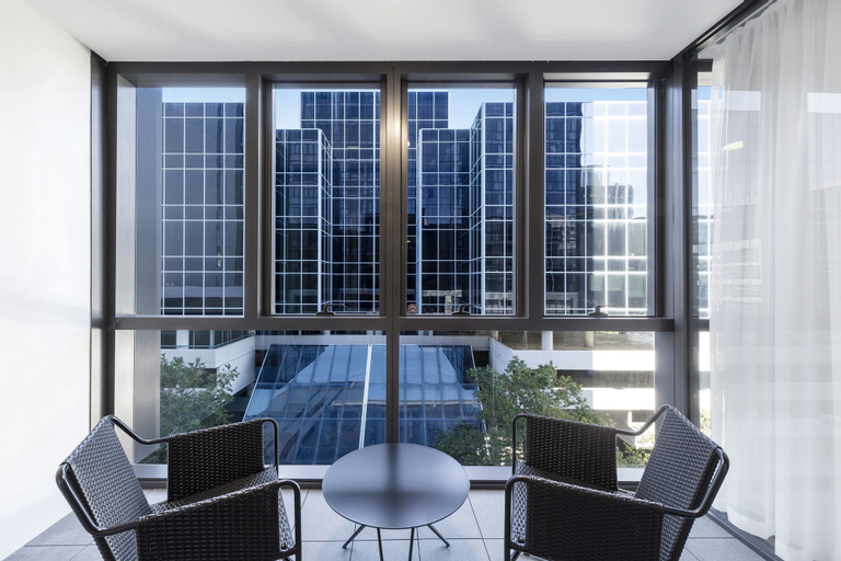 Exterior & Views 11