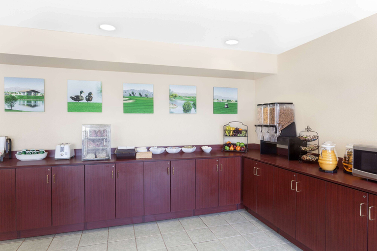 Food & Drinks 5, Microtel Inn & Suites by Wyndham Wellton, Yuma