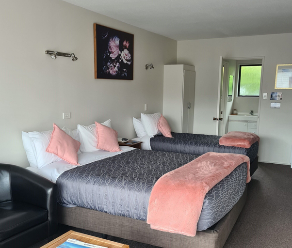 Bedroom 2, Arran Motel, Southland