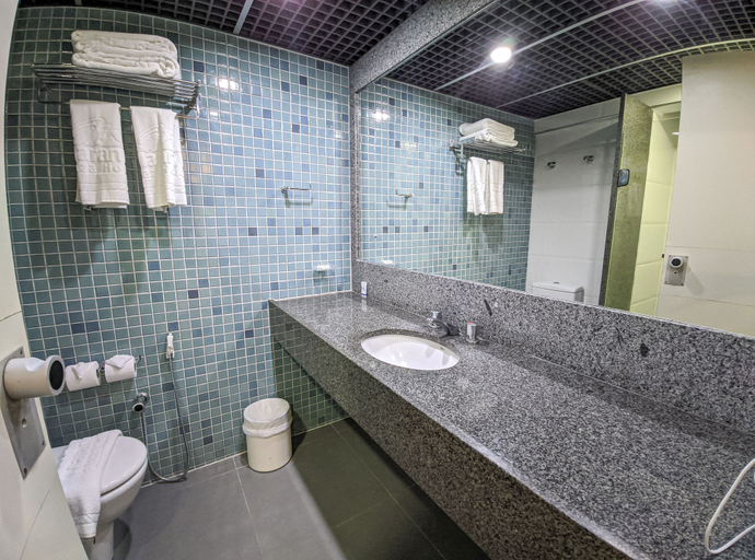 Bathroom 5, Marante Plaza Hotel, Recife