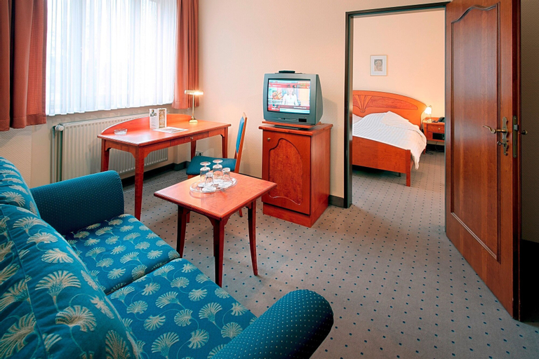 Bedroom 5, TRYP by Wyndham Kassel City Centre, Kassel