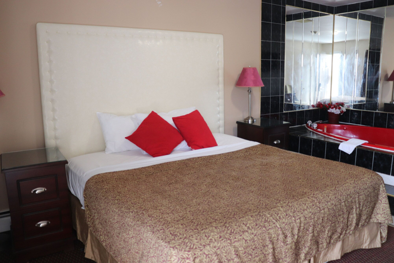 Bedroom 3, Falls Lodge by the Falls, Niagara