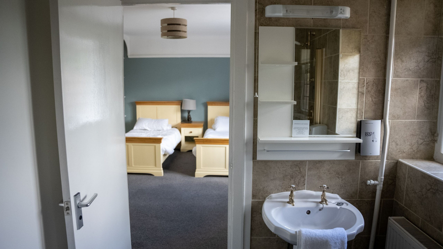 Bathroom 3, The Star Inn, Surrey