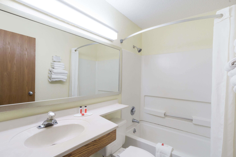 Bathroom 4, Super 8 by Wyndham Zanesville, Muskingum