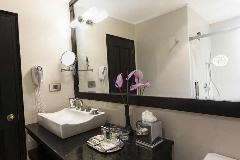Bathroom 5, Terra Nova, BW Premier Collection