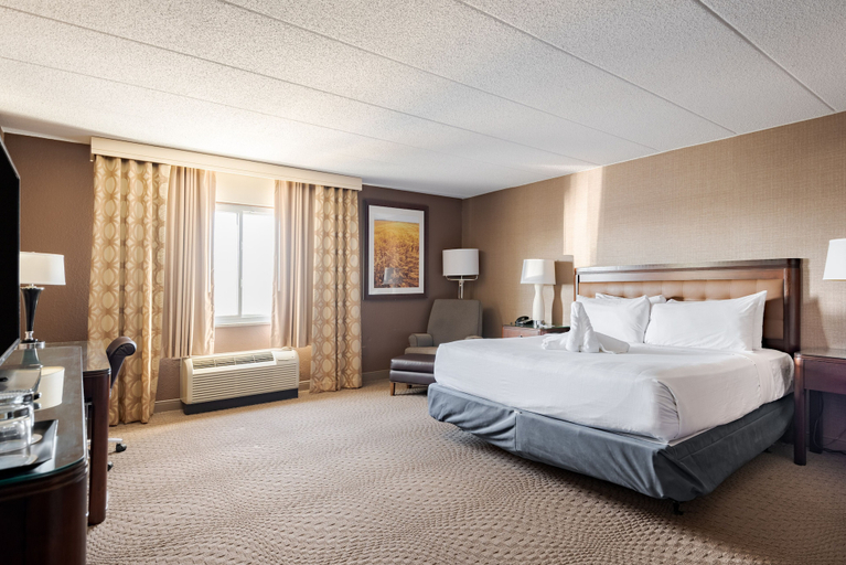 Bedroom 4, Wyndham Omaha / West Dodge, Douglas