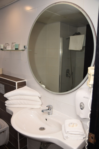 Bathroom, Madison Hotel Nahariya