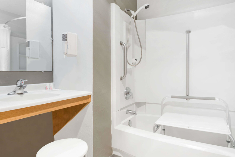 Bathroom 4, Super 8 by Wyndham Bremerton, Kitsap