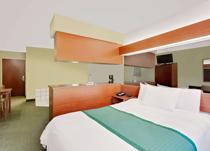 Bedroom 4, Microtel Inn & Suites by Wyndham Thomasville/High Point/Lexi, Davidson