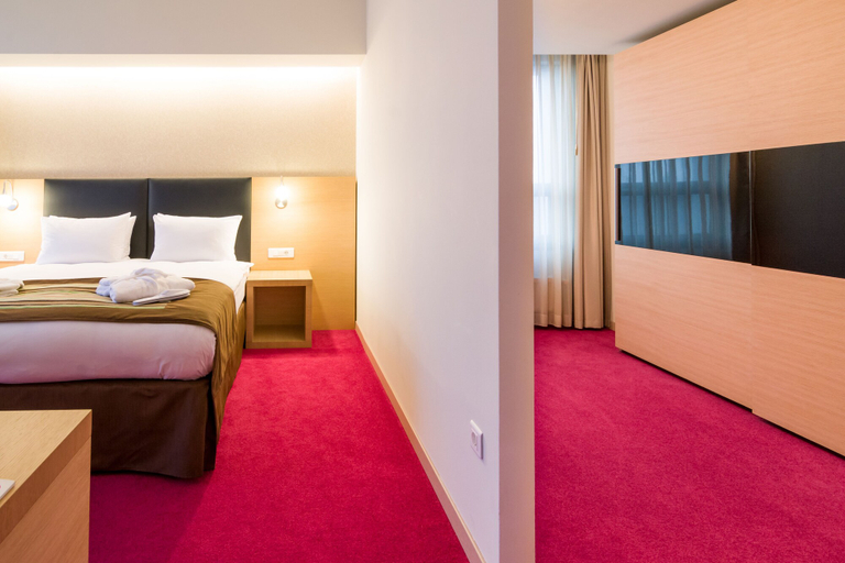 Bedroom 3, Ramada by Wyndham Oradea, Oradea