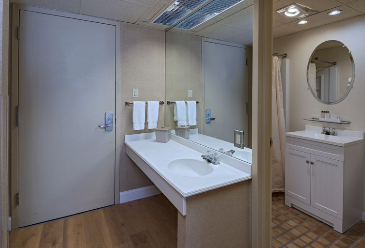 Bathroom 4, Mountain Laurel Resort, Carbon