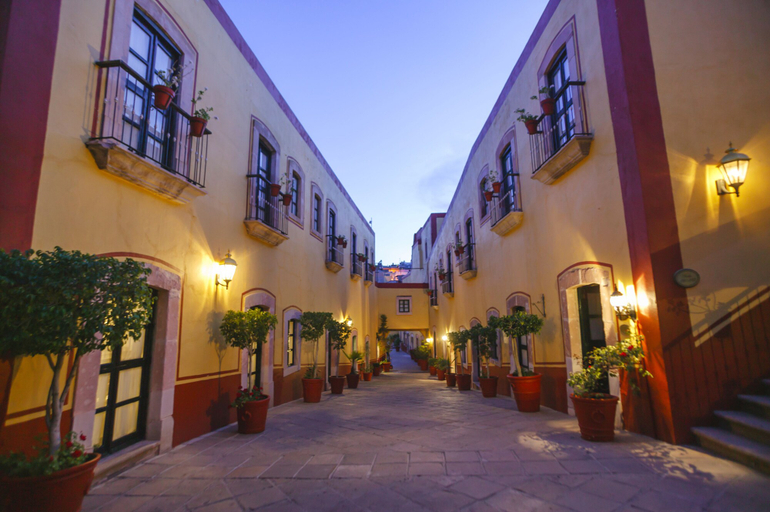 Exterior & Views